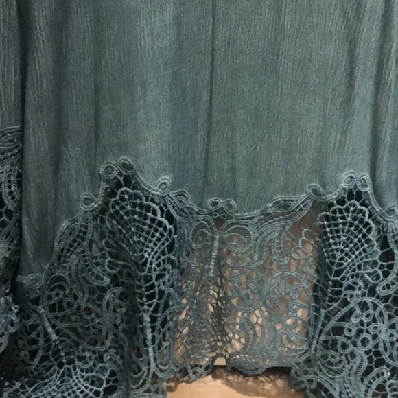 Beautiful vintage boho jacket with gorgeous lace details on sleeve and the hem. - Picture 9 of 16